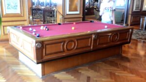 self-leveling pool table